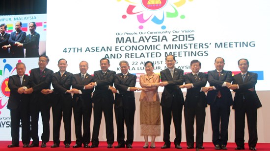Quyết tâm thành lập cộng đồng kinh tế ASEAN vào cuối năm 2015
