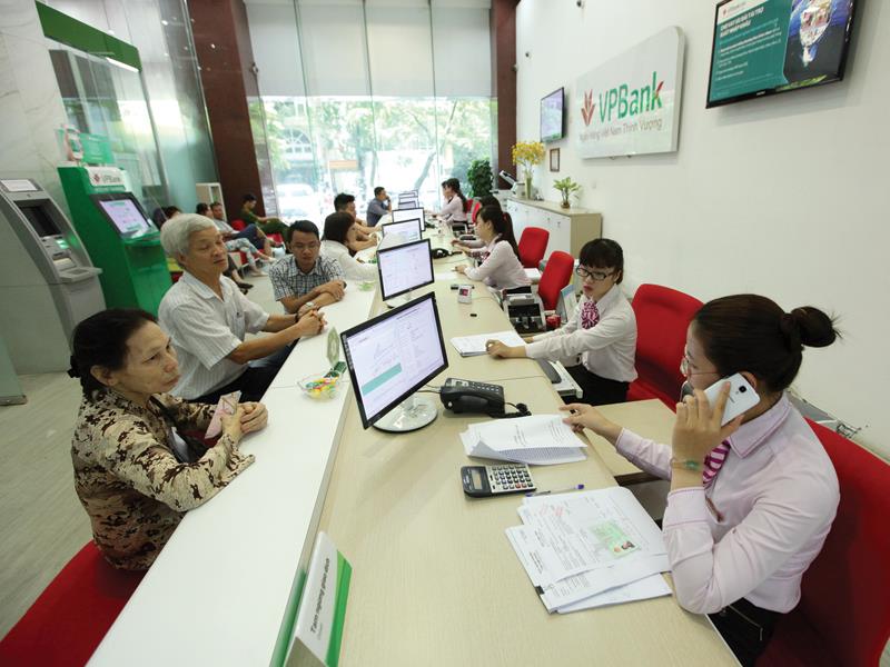 Vì sao có 93 triệu dân, tín dụng tiêu dùng của Việt Nam vẫn thấp?