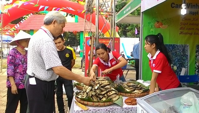 Nghịch lý nông sản Việt: Dòng cao cấp không bán lẻ tràn lan vì sợ...hàng nhái