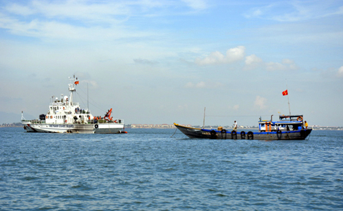 Cảnh sát biển cứu tàu ngư dân trôi tự do